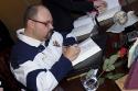 Carlos Ruiz Zafón firmando ejemplares de su obra el Día del Libro (página oficial de El juego del Ángel)