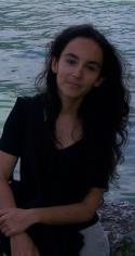 Idoli Castro (Saint-Étienne, Francia, 1975) es profesora titular en la Universidad de Lyón (Université Lumière Lyon2). 