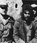 La última foto con vida del Che. A su lado, el agente de la CIA, Félix Rodríguez