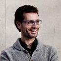 Entrevista a Víctor Charneco, autor de Devuélveme a las once menos cuarto (por Jesús Martínez)