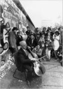 Rostropovich en el Muro de Berlín