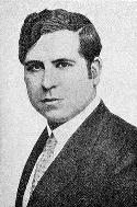 Ramón Gómez de la Serna (1888-1963) fotografiado antes de 1931 (fuente: wikipedia)
