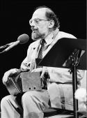 Allen Ginsberg , Miami Feria del Libro Internacional, 1985 (foto de MDCarchives; fuente, wikipedia)