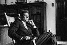 John Fitzgeral Kennedy en 1959 (foto de John Vachon, wikipedia)