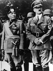 Benito Mussolini y Adolf Hitler en una visita oficial en Munich, 1937 (foto wikipedia)