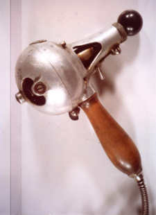 Vibrador médico de principios del siglo XX de la Bakkem Library and Museum of Electricity in Life