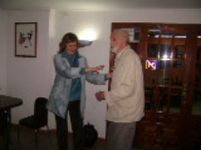 José Luis Sampedro y Olga Lucas escenifican cómo se conocieron en el pequeño restaurante de Alham de Aragón